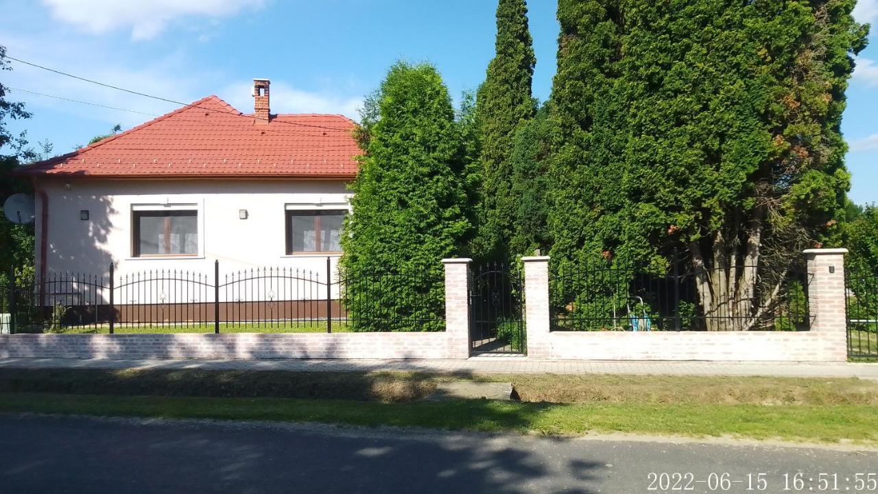 Almafas Vendeghaz Orseg Villa Kerkakutas Buitenkant foto
